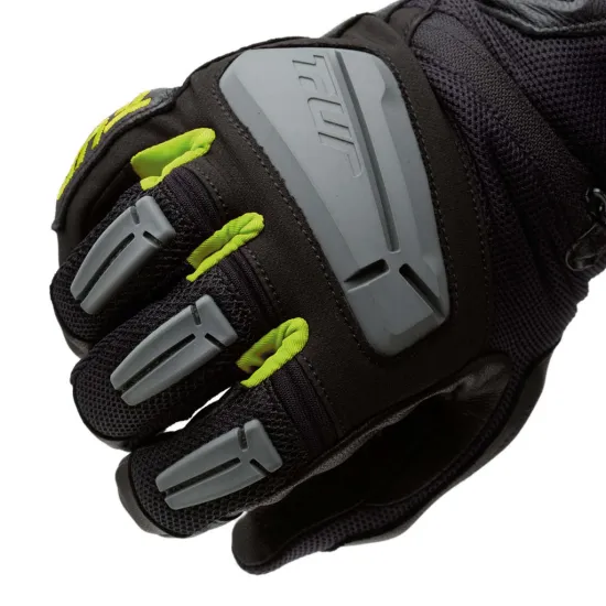 T.UR Glove G-Four #3